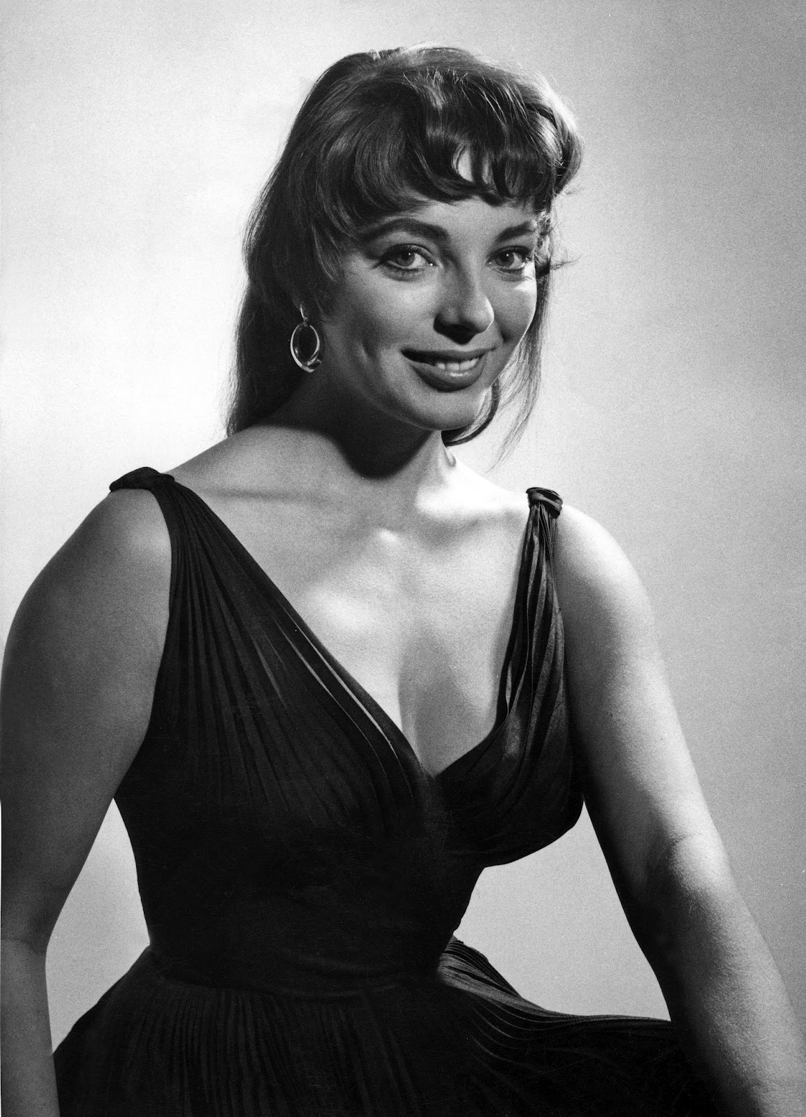 Dazzling Divas: Young Joan Collins