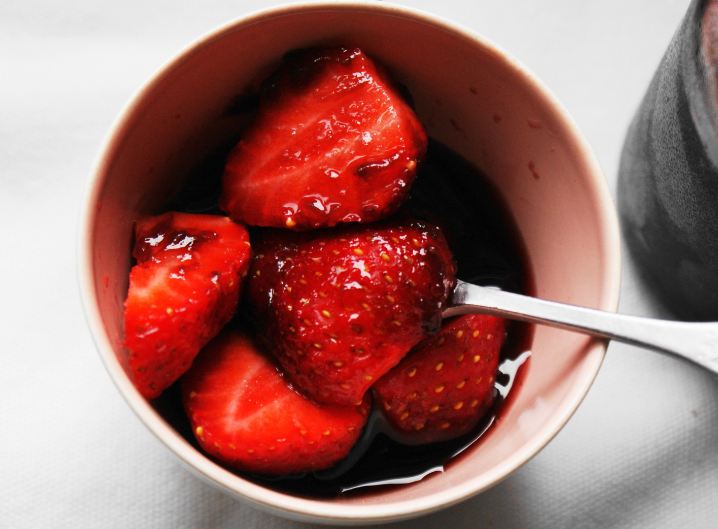 Treat me Sticky red wine syrup The KitchenMaid