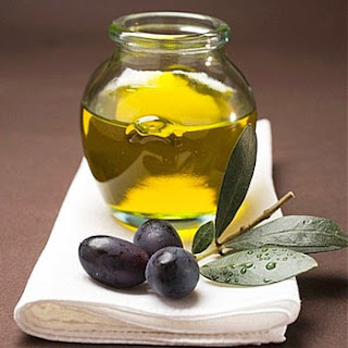 Dưỡng tóc bằng dầu olive
