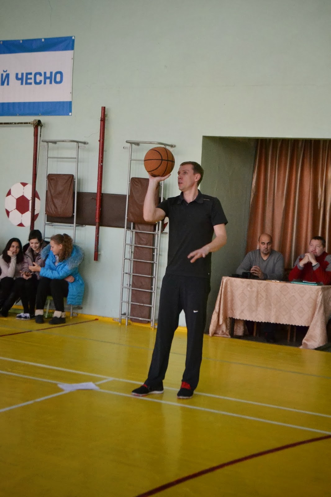 Мастер-класс по баскетболу в Павлограде с участием Дмитрия Базелевского 
