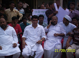 Pt. Vijay Tripathi with Shri Hazi Irfan Solanki in hindu muslim ektaAC
