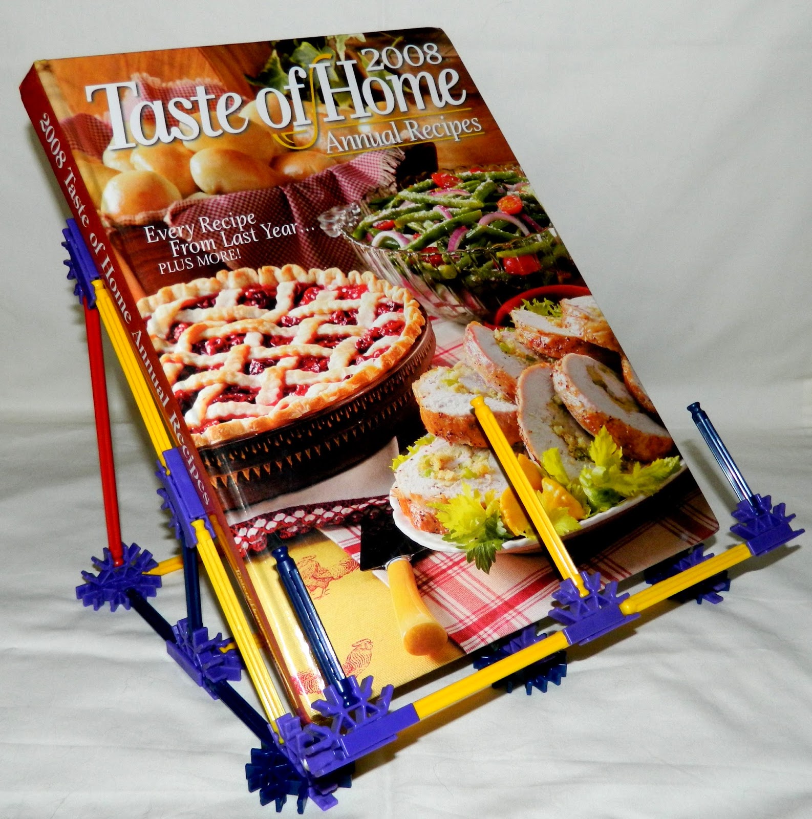 Knextravagant Kreations Cookbook Holder