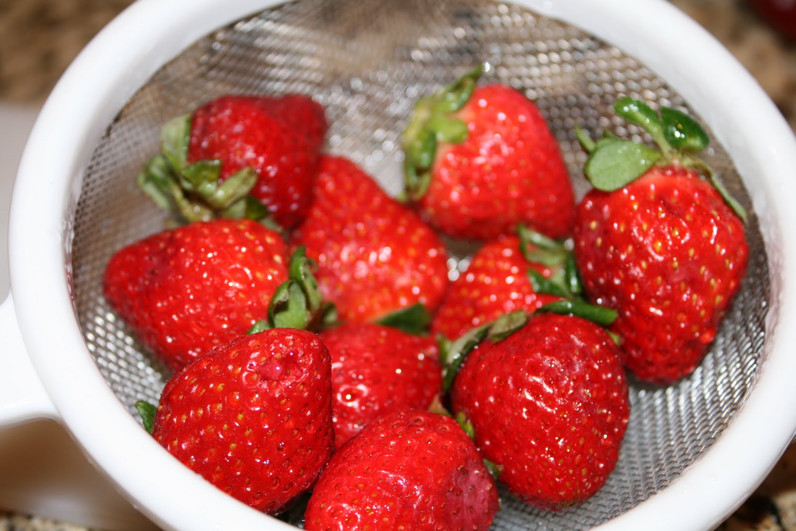 everything to entertain Easy Way To Hull A Strawberry