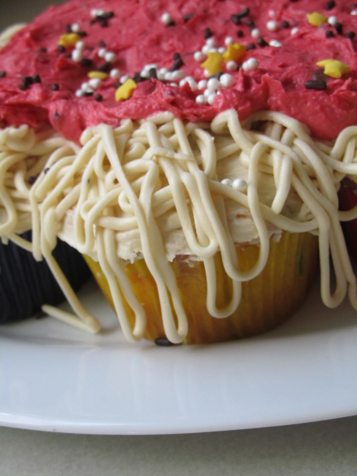 It's Yummy to My Tummy spaghetti and meatball cupcakes