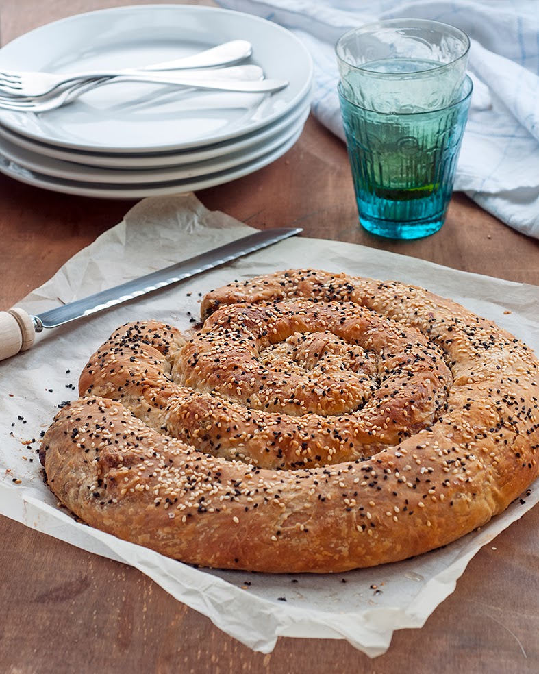 Spiral spanakopita (spinach and feta pie) supergolden bakes