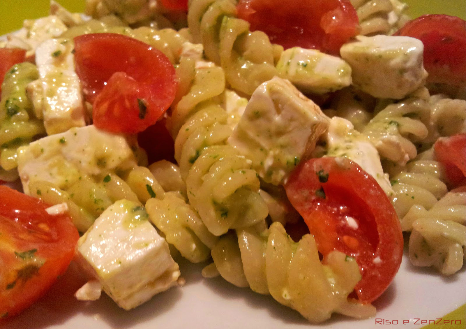 Riso e ZenZero I Fusilli al Pesto di Rucola con Pomodorini e Feta