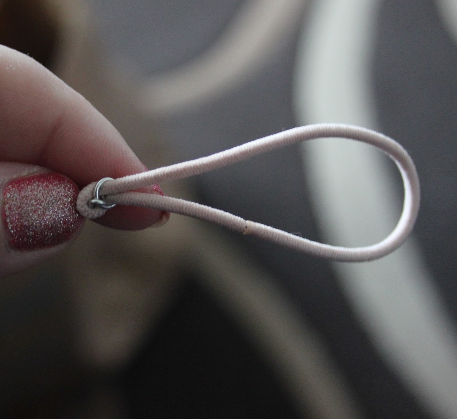 Tutorial how to lengthen necklaces without tools Love Leah