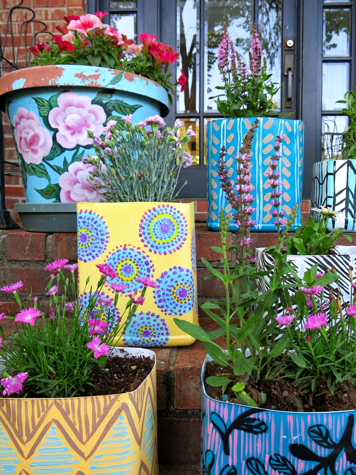 Cassie Stephens DIY Kitty Litter Containers to Patterny Planters!