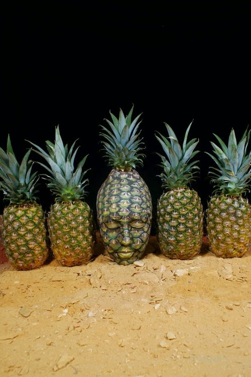11-Pineapple-Body-Paint-Johannes-Stötter-Musician-Fine-Art-Body-Painter-www-designstack-co