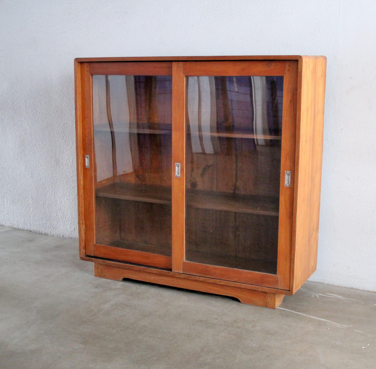 VINTAGE SHOWCASES AND DISPLAY Bobs Furniture