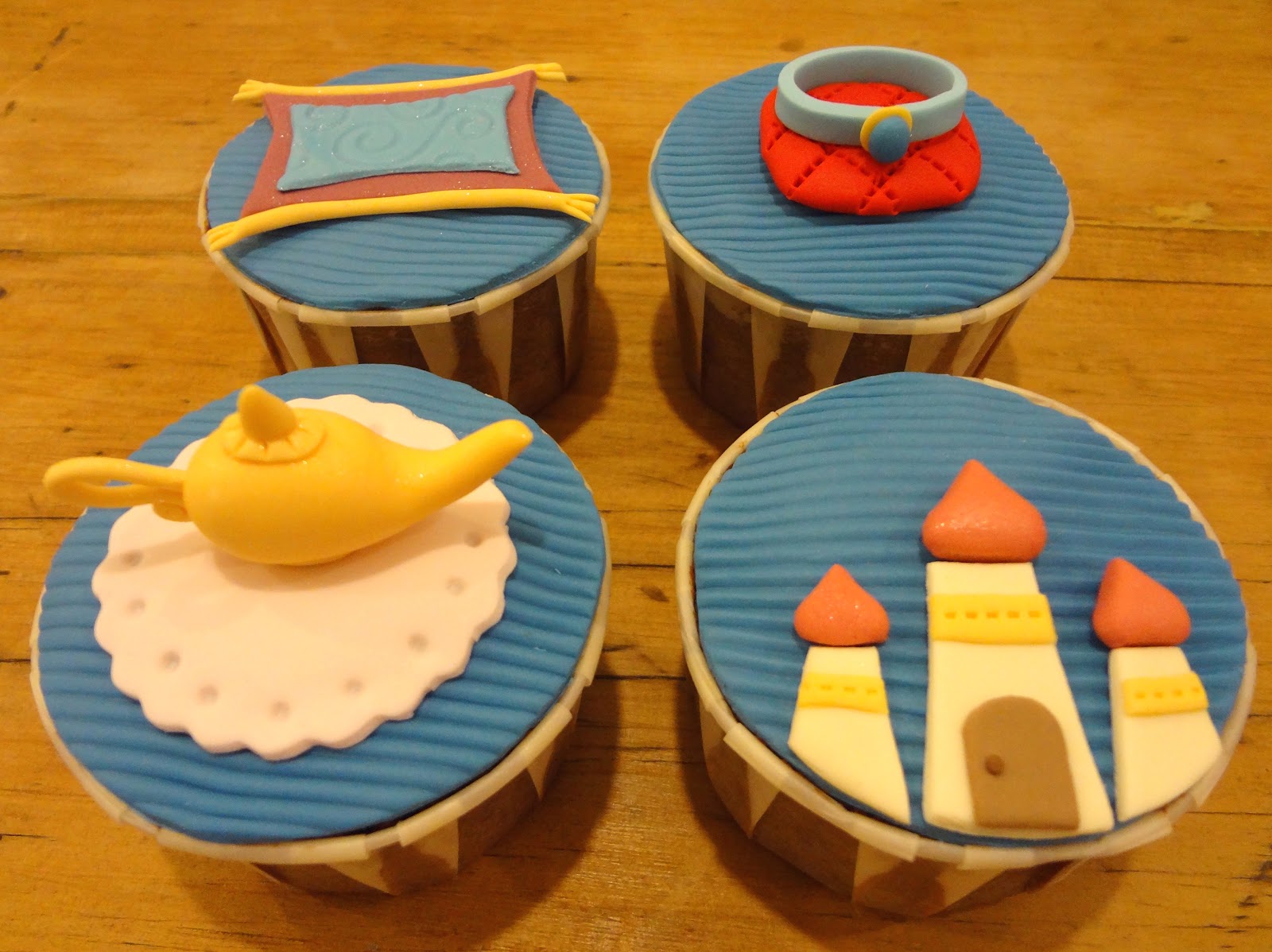 she loves cookie... Pincess Jasmine cupcakes for little Iva...