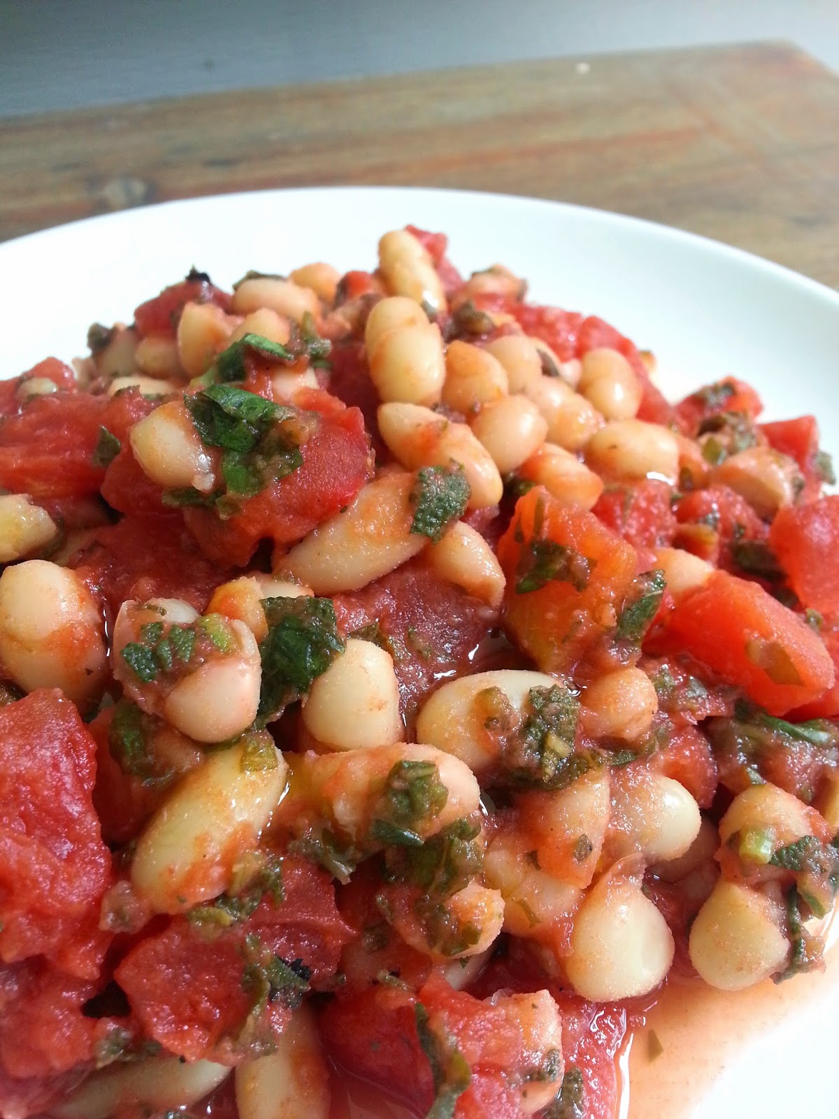 Naked Cooking Stewed Cannellini Beans in Citrusy Tomato Sauce