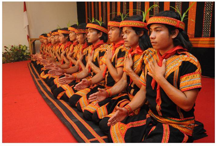 tulisan kecil gambar tari saman