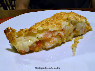 Calzoneria 23: Calzone sabor Camarão Especial (fatiado)