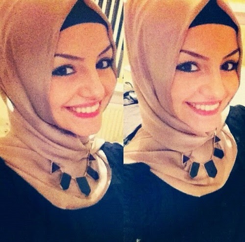 how to wear necklace with hijab