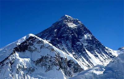 climbing mount everest 5 100 Gunung Tertinggi Di Dunia 