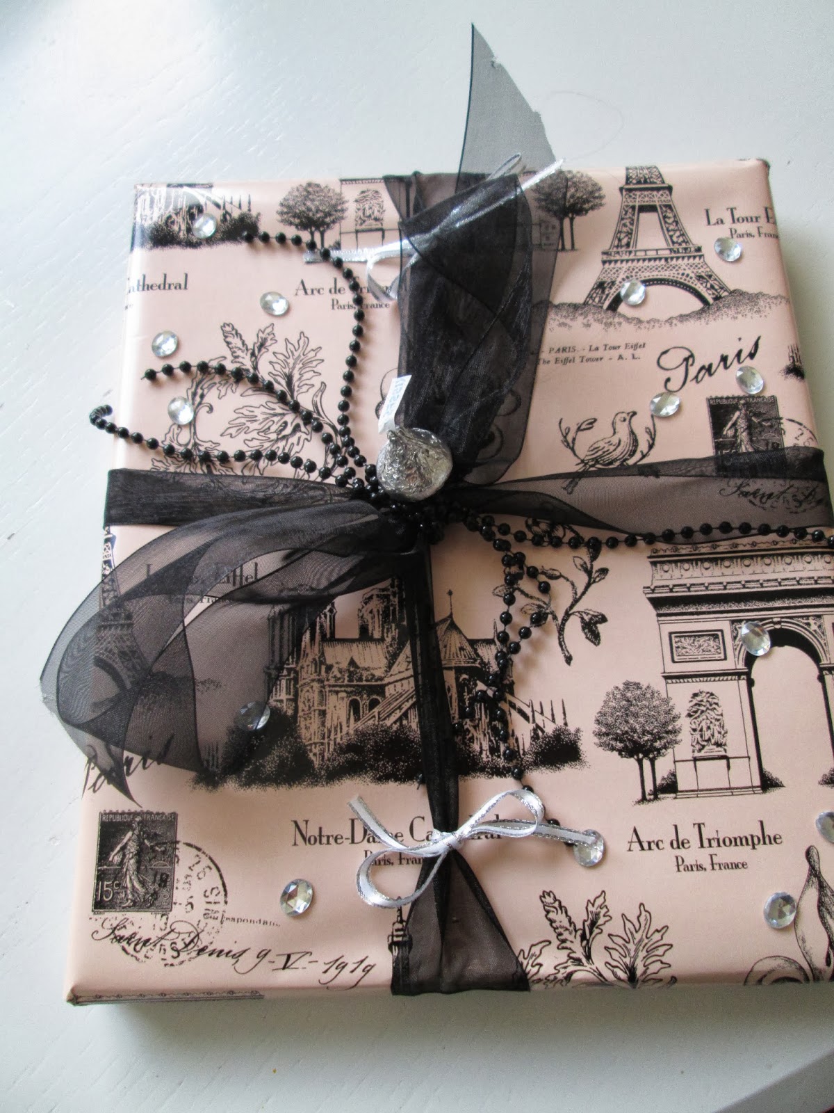 roommom27 French Themed Wrapping Paper