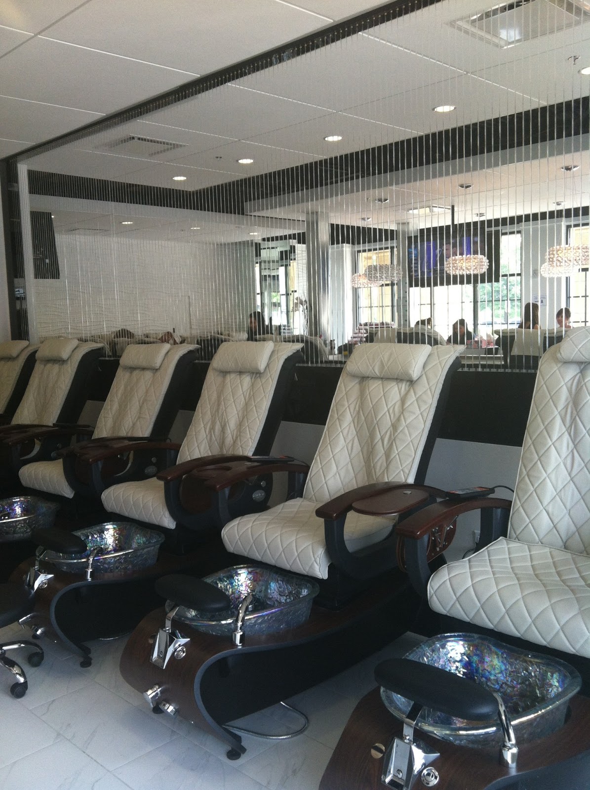 HoneeBee Gifts Polished Nail Bar Style Influencer V.I.P. Event