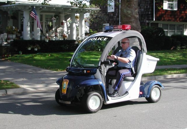 GEM e2 NEV police car
