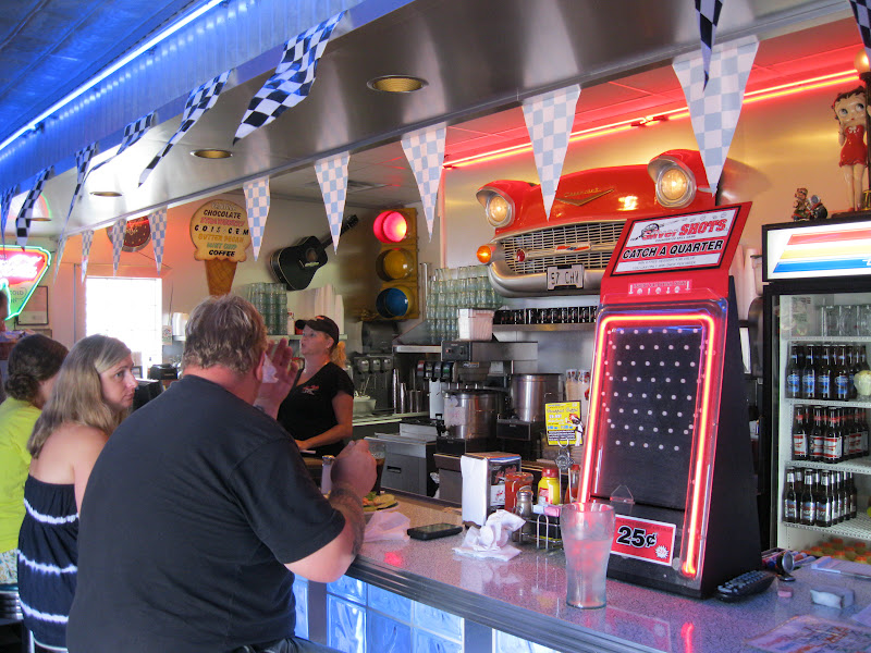 Big Daddy Dave Hot Rod’s 50’s Diner Tennessee