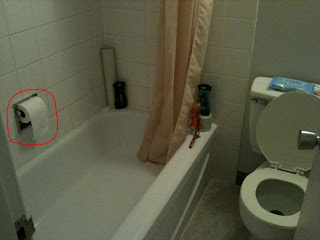Papel higiénico na banheira