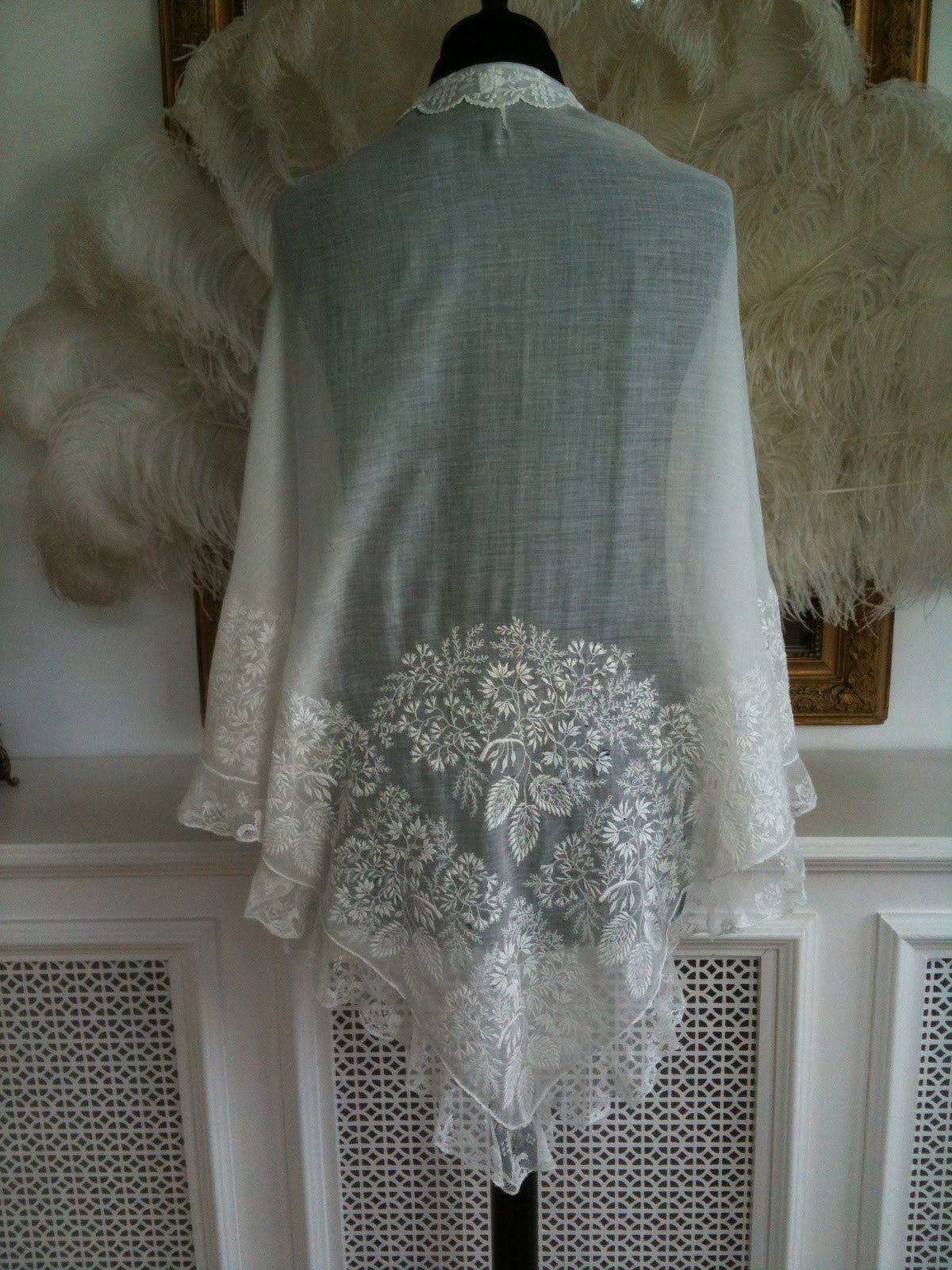 Rosemary Cathcart Antique Lace and Vintage Fashion: Antique Lace Shawls
