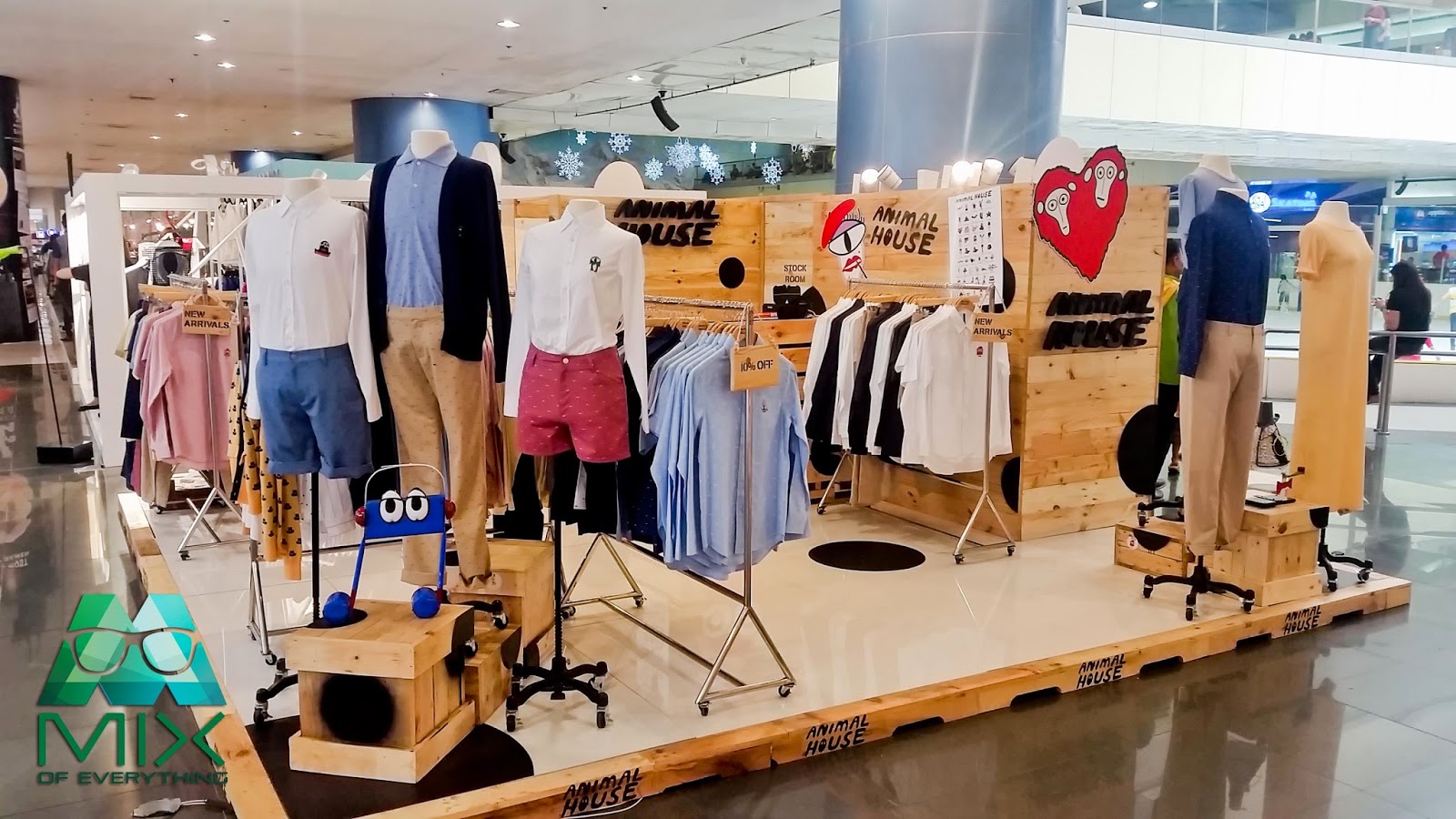 Save fashion pop up store Save fashion pop up store