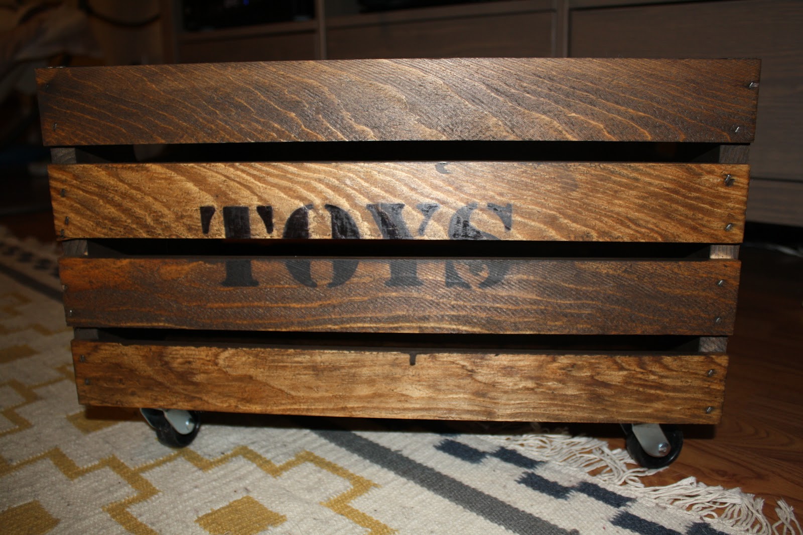 alwaysperseveres DIY "Toy Chest"