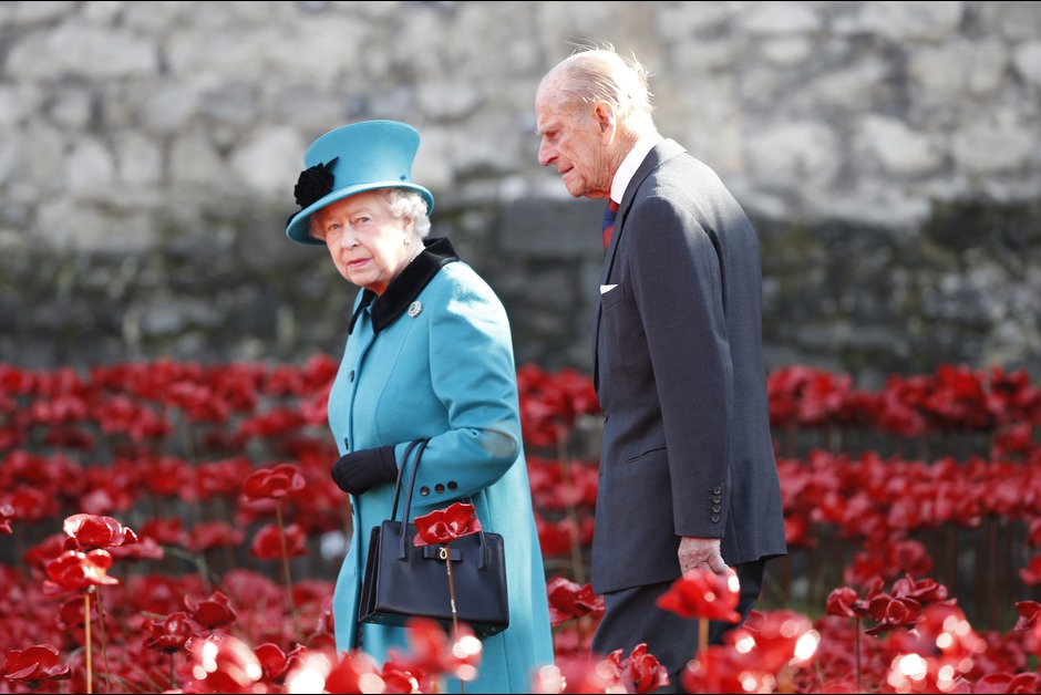 http://3.bp.blogspot.com/-vWg9arAHZJI/VEDdxKB3VRI/AAAAAAAAEcA/e23uh0FHVq8/s1600/Queen-Elizabeth-Prince-Philip-3.jpg