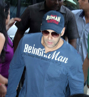 Salman Khan & Sonakshi at Cafe Coffee day 