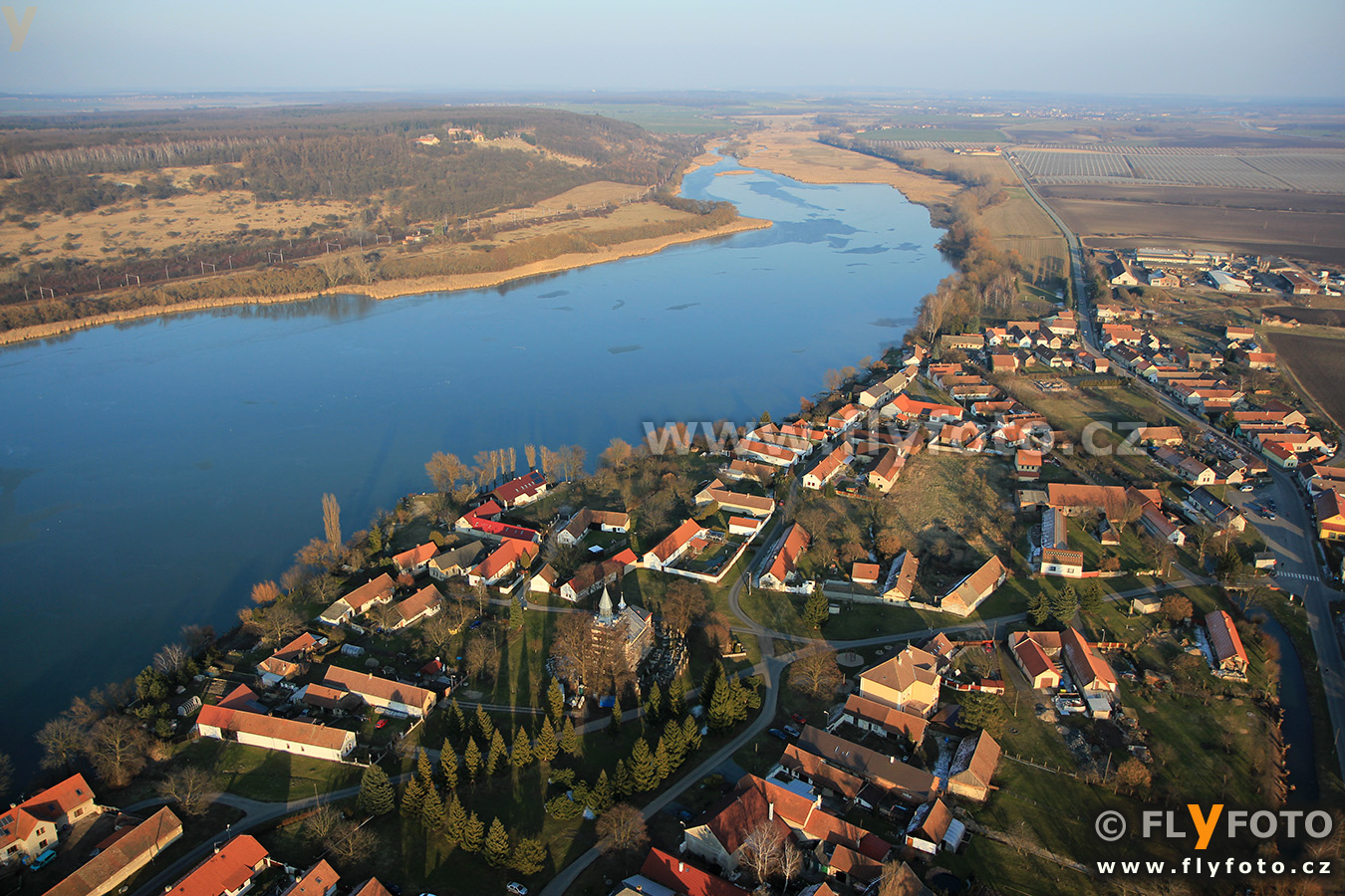 FLyFOTO letecká fotografie a video Choťovice