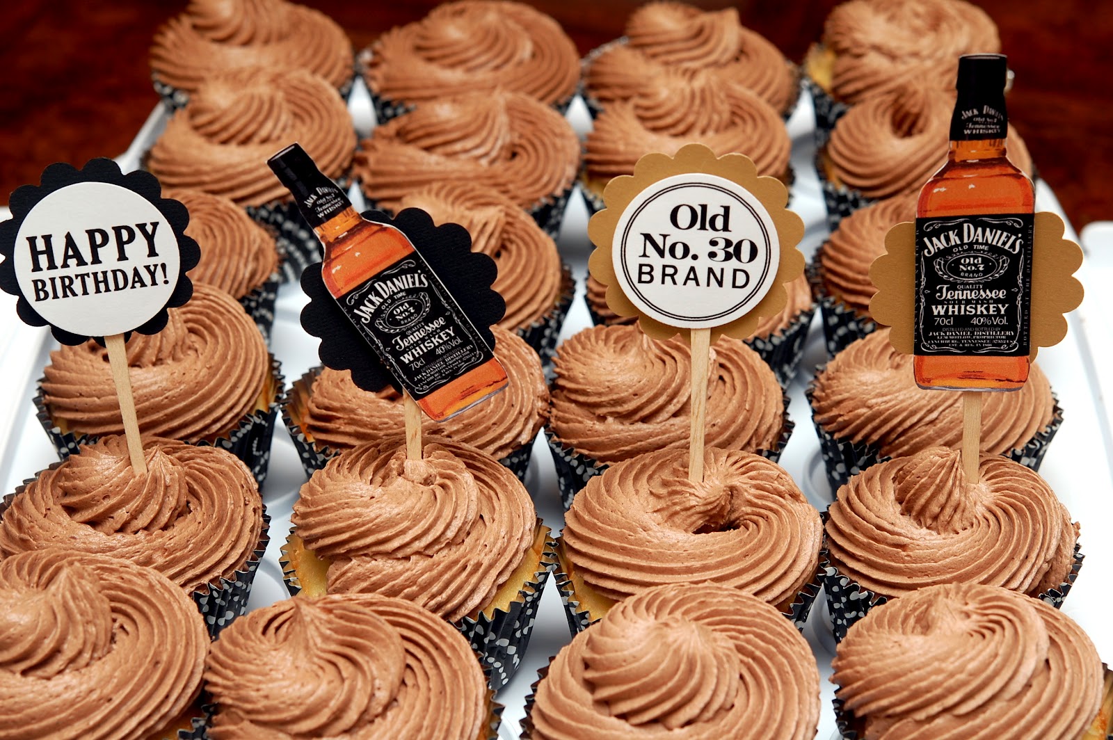 JACK DANIEL'S CUPCAKES FOR THE GROWN UPS! Hugs and Cookies XOXO