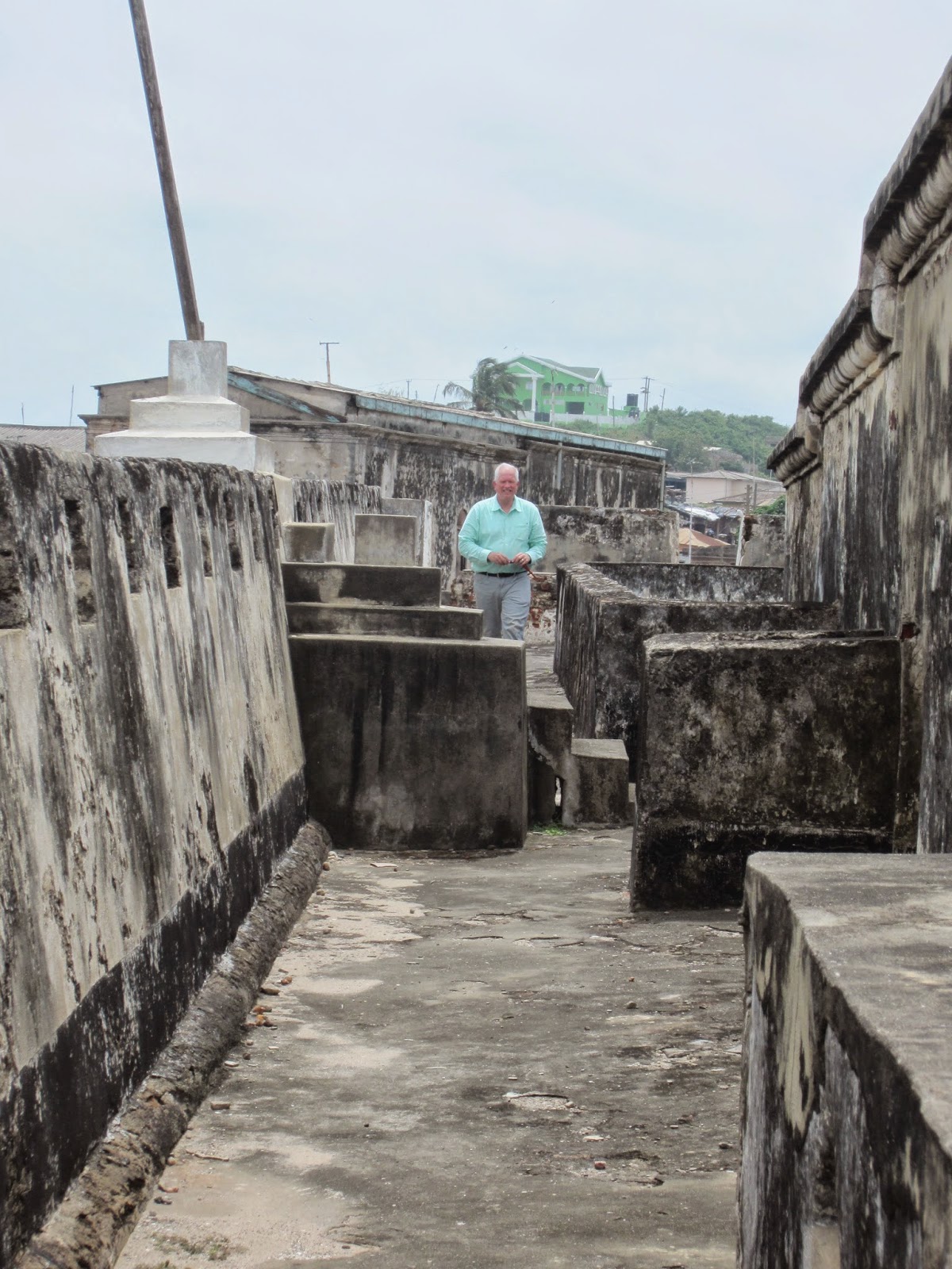 Souvenir Chronicles AFRICA GHANA, FORT WILLIAM (AKA ANOMABU )