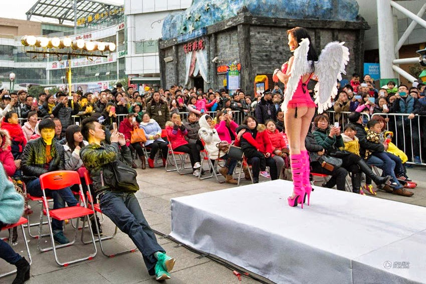 01 2002 High Resolution Stock Photography And Images Alamy