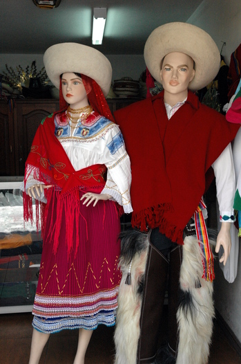COTOPAXI: Traje Típico