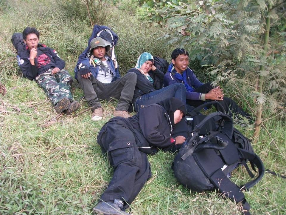 Pendakian Gunung Sindoro via Tambi Bocah Alas