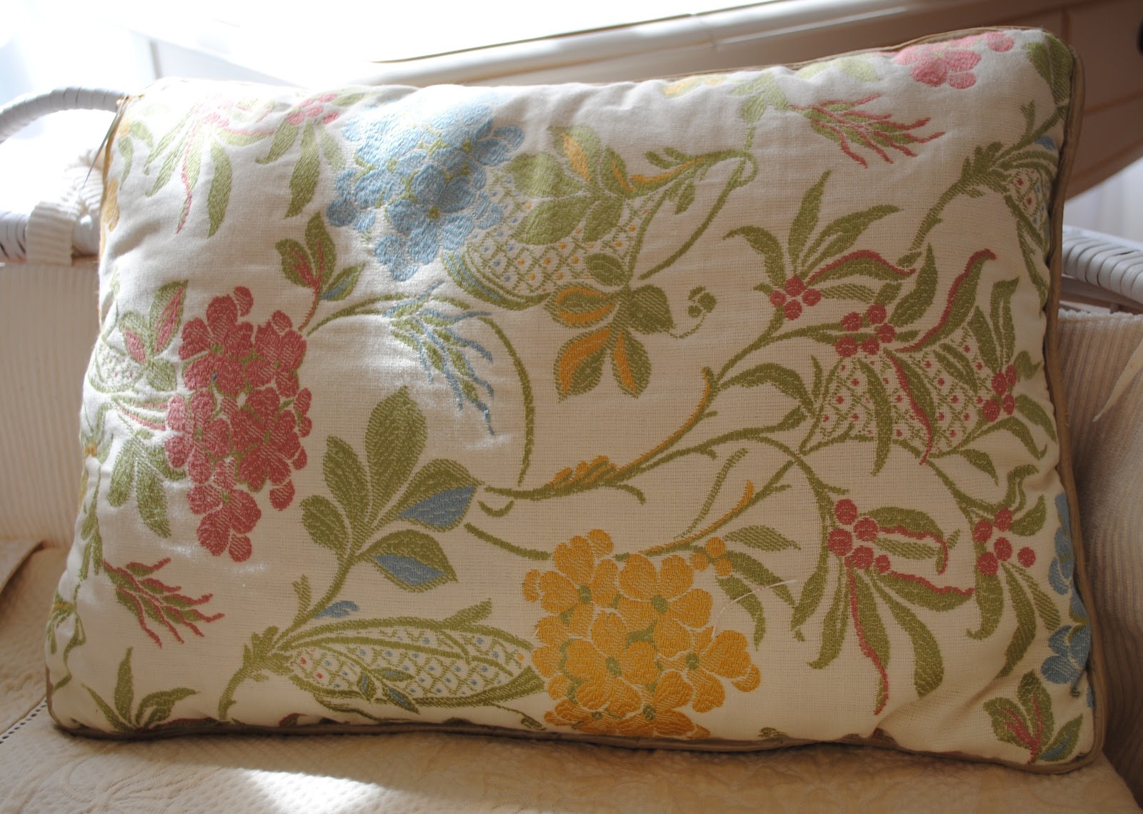 Paz Montealegre | Decoración: cojines-originales-cojines-redondos