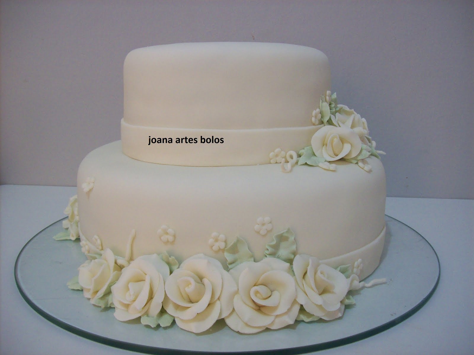 Joana Artes Bolos(UberabaMG) 3433124684 bolo de pasta americana com