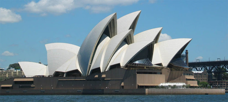 25. Opera house - Sidney ; Australia (Jorn Utzon, arch.)