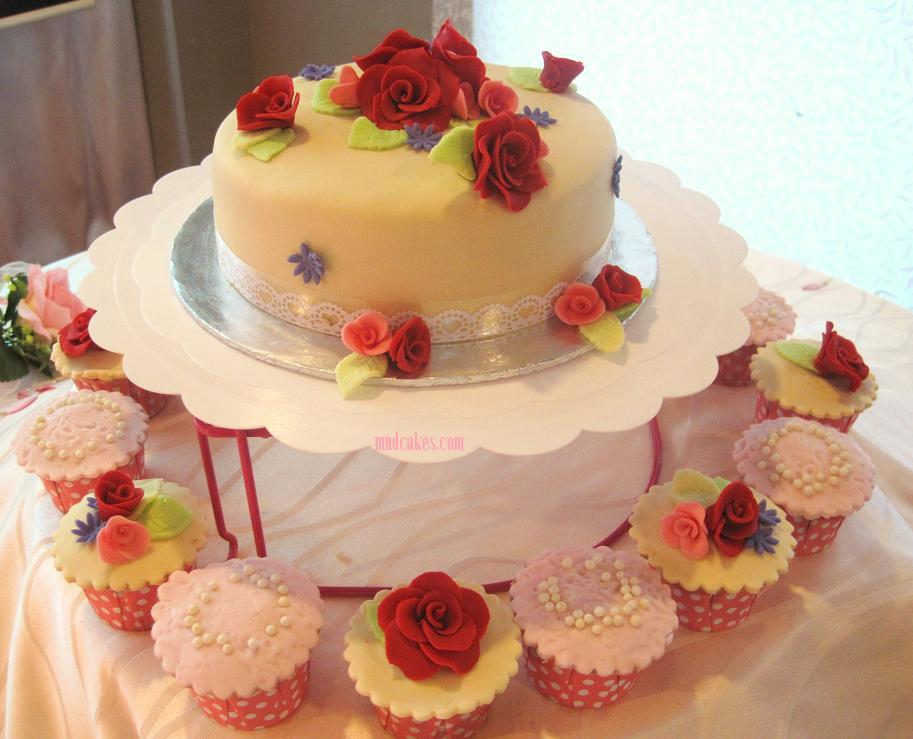mom and daughter cakes