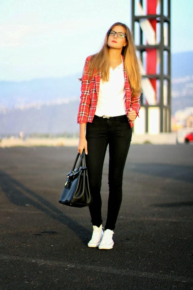 Marilyn's Closet FASHION BLOG Como combinar una chaqueta roja / How