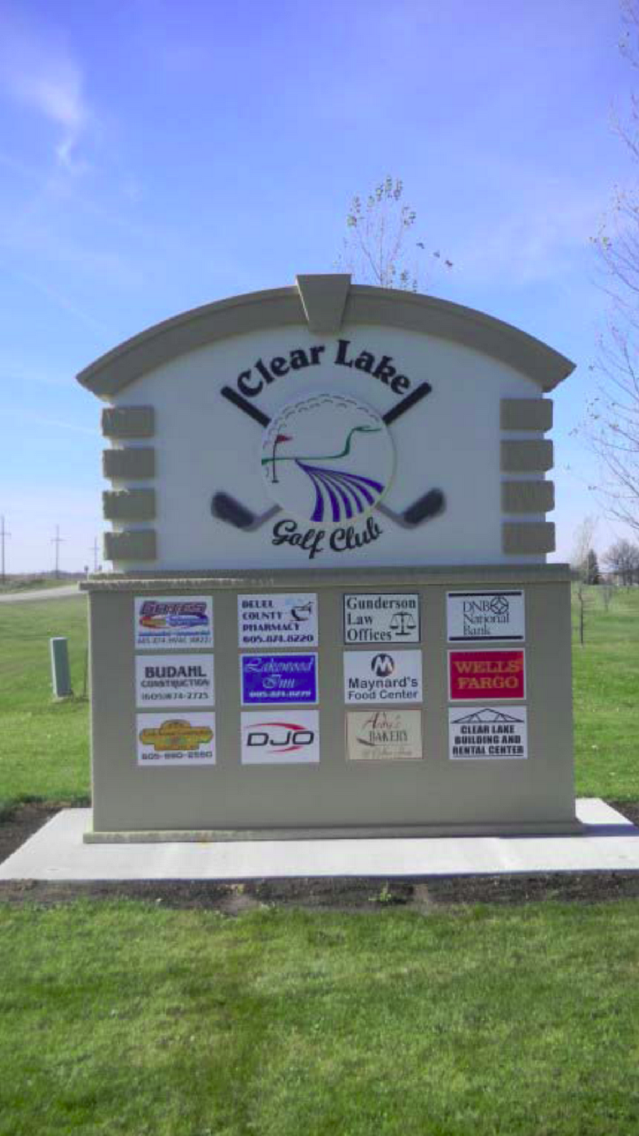Clear Lake Golf Course Outdoor Advertising Improves Grounds