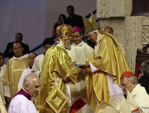 Su Santidad Benedicto XVI y Su Beatitud Gregorio III