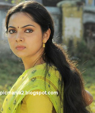 south indian malyalam actress Samvritha Sunil hot rare navel image gallery