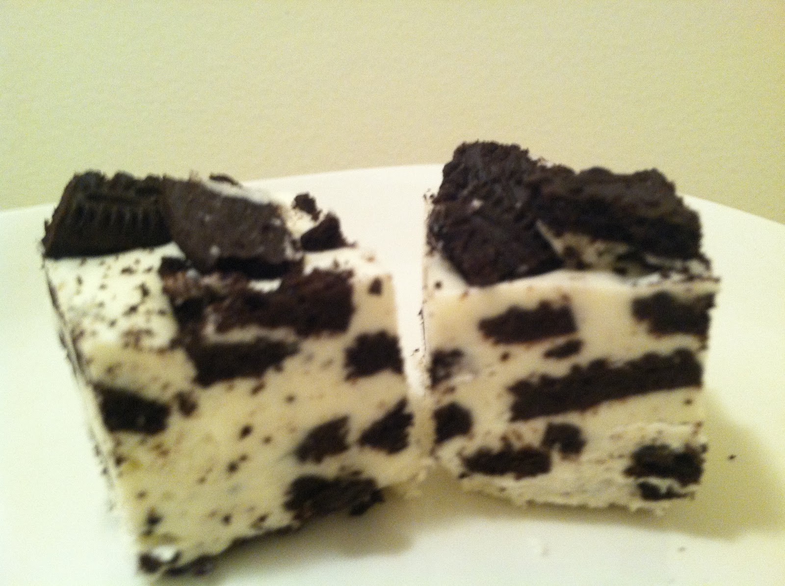 Julie Bakes White chocolate cookies n' cream fudge