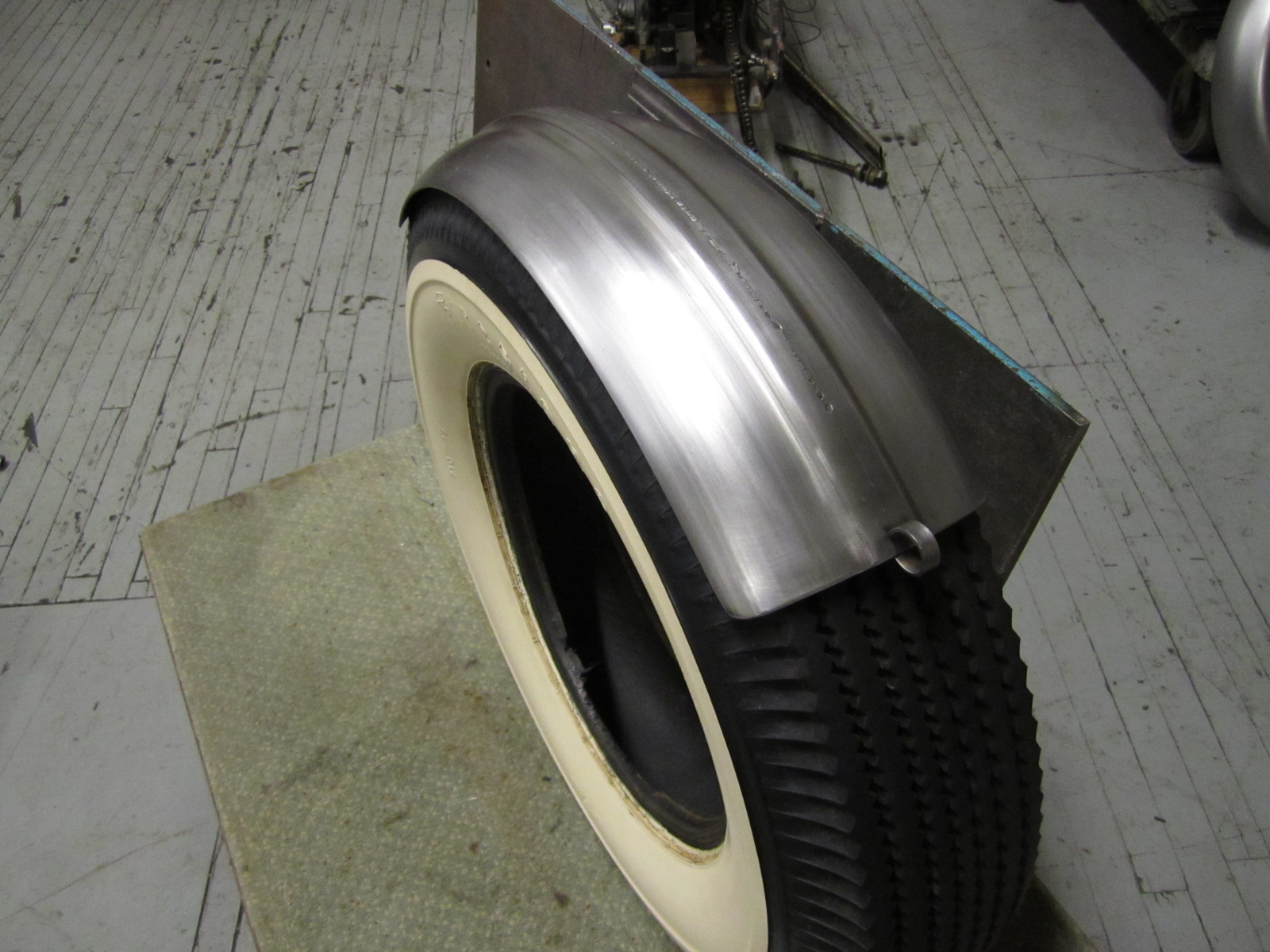FRONT ST CYCLE NEW! Ford style ribbed fenders for car tires!