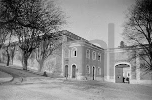 Porta de entrada das OGFE – Fábrica no Campo de Santa Clara, [1898 e 1908] Fotógrafo não identifica