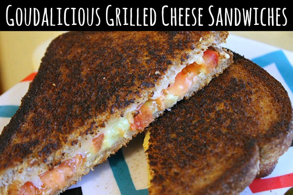 Goudalicious Grilled Cheese Sandwiches | Melted bacon gouda, juicy fresh tomato, and smooth guacamole - the perfect combo for a sandwich