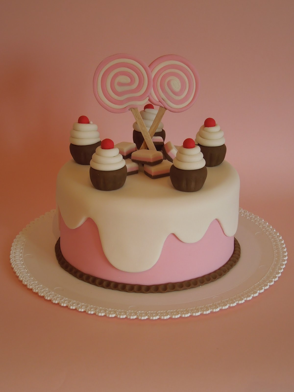 Ladycake: 1? corso base di cake design