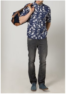 Model baju kemeja pria motif bunga trend fashion masa kini